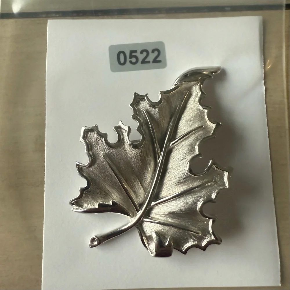Large Vintage Crown Trifari Oak Leaf Silver‎ Toned Brooch